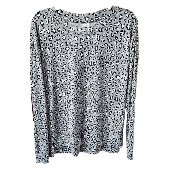 NWOT SECRET TREASURES Women's Super Soft Leopard Print Long Sleeve Top - Picture 2 of 11